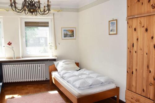 En eller flere senge i et værelse på Apartment in Euskirchen