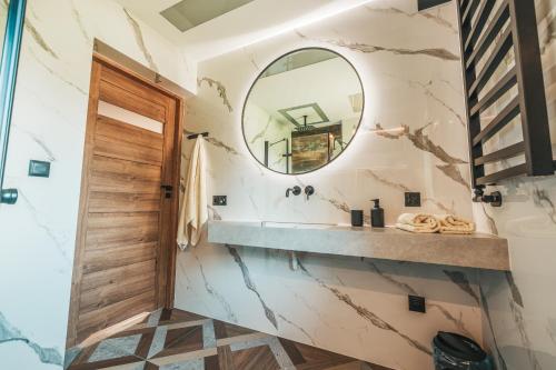 a bathroom with a mirror and a sink at Toporowe Izby in Groń