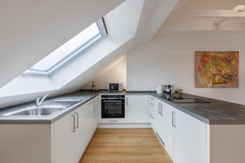 Kuchyň nebo kuchyňský kout v ubytování Glück Auf Appartements Rüttenscheiderstraße Essen