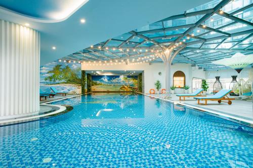 Πισίνα στο ή κοντά στο Grand Phoenix Hotel Bac Ninh