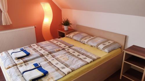 Postel nebo postele na pokoji v ubytování TABÁN Apartman