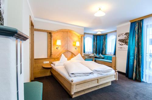 a bedroom with a large bed in a room at Sporthotel Almhof in Ischgl
