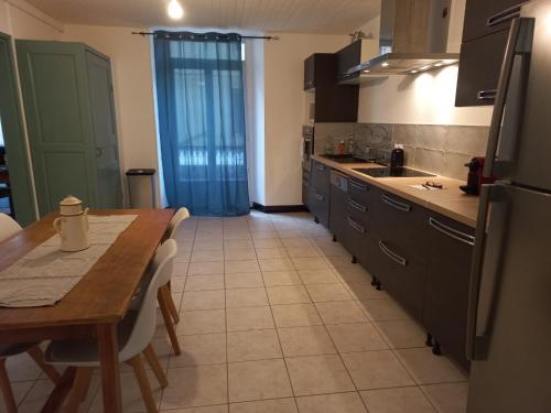 Η κουζίνα ή μικρή κουζίνα στο Superbe appartement proche rivière