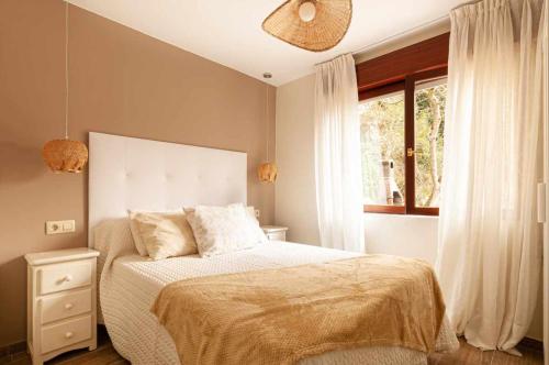 A bed or beds in a room at La casina de cuevas del agua