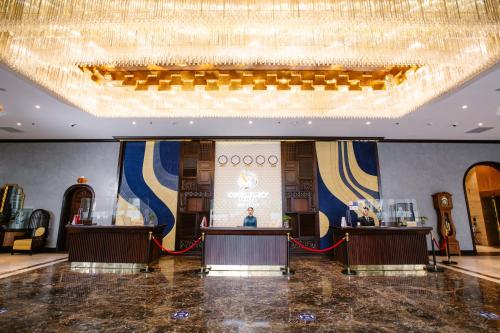 Ο χώρος του λόμπι ή της ρεσεψιόν στο Grand Phoenix Hotel Bac Ninh
