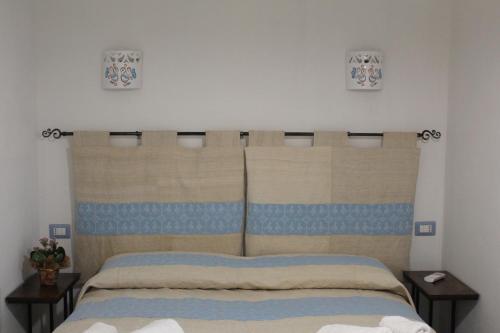 เตียงในห้องที่ B&B Sa Pedra Longa