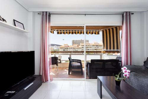 Black and white apartment FREE WIFI by Olax Rentals