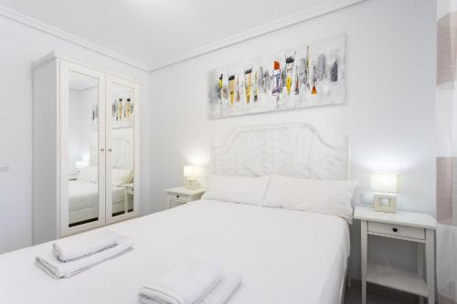 Black and white apartment FREE WIFI by Olax Rentals