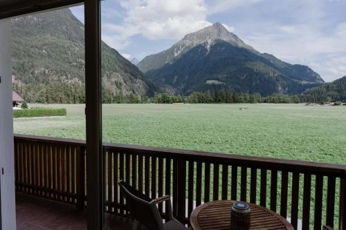 a balcony with a table and a view of a mountain at Apart Peak Ötztal in Längenfeld