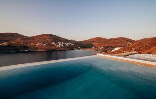 Gallery image of Ble Kythnos Suites in Episkopí