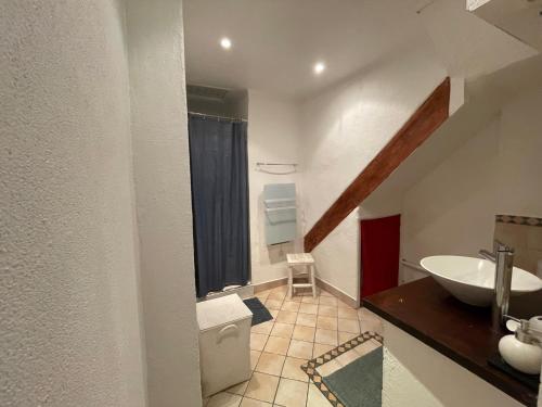 Ванная комната в Perpignan Appartement en plein centre historique