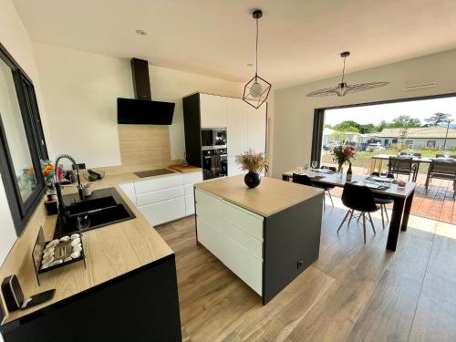 Køkken eller tekøkken på VILLA LANDIFORNIA