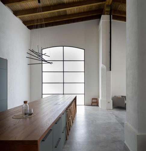 a kitchen with a wooden island in a room at La Bodega Flamenca in Jerez de la Frontera