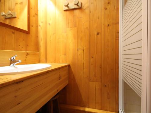 Appartement rénové au centre, balcon, Wifi inclus