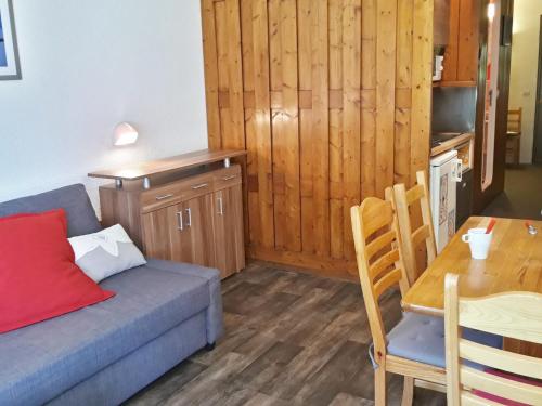 Studio ski aux pieds avec balcon, 4 personnes - FR-1-346-466