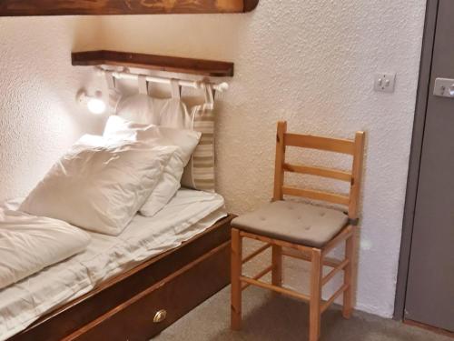 Studio ski aux pieds avec balcon, 4 personnes - FR-1-346-466