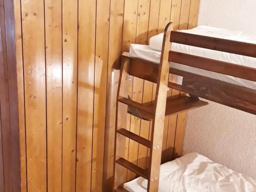 Studio ski aux pieds avec balcon, 4 personnes - FR-1-346-466