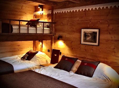 Postel nebo postele na pokoji v ubytování Chalet du Silberrain près de Colmar - cheminée, sauna, piscine partagée