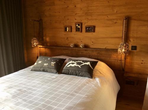 Postel nebo postele na pokoji v ubytování Chalet du Silberrain près de Colmar - cheminée, sauna, piscine partagée