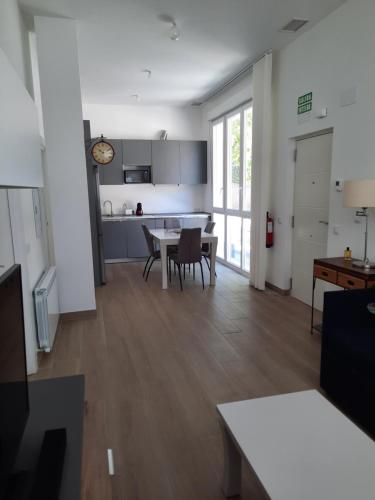 a living room with a table and a kitchen at josemaenea in Pamplona