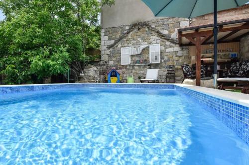 Gallery image of Holiday House near Split with heated pool in Srinjine