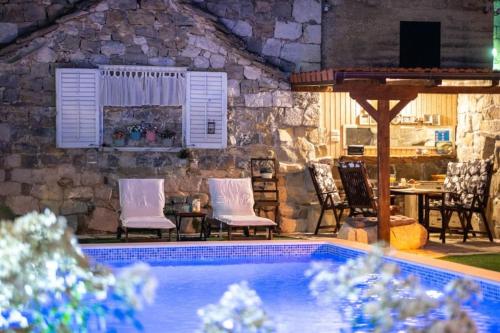 Holiday House near Split with heated pool
