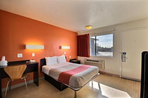 Postel nebo postele na pokoji v ubytování Motel 6-Laredo, TX - South