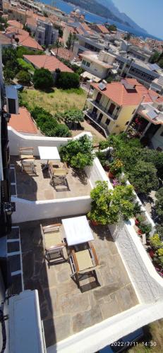 an overhead view of a building with tables and chairs at ODYSSEAS HOTEL SAMOS in Samos