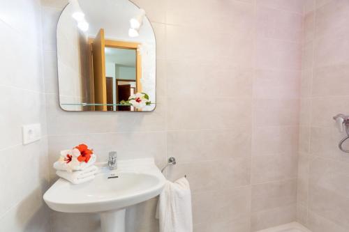 Kúpeľňa v ubytovaní Ideal Property Mallorca - Villa Rosita 12A