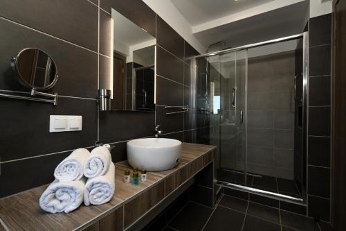 a bathroom with a sink and a shower at Angelo Spa Resort in Sankt Andreasberg