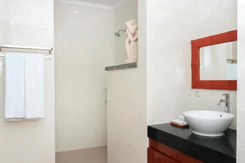 Argya Santi Suite and Villas tesisinde bir banyo