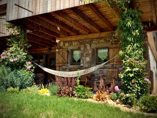 Zahrada ubytování Chalet du Silberrain près de Colmar - cheminée, sauna, piscine partagée