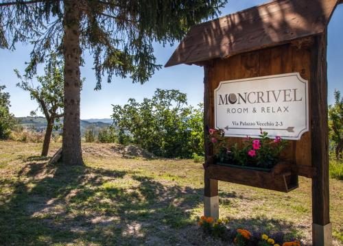 a sign for the inventoryel room and relix at Moncrivel Rooms & Relax in Benevello