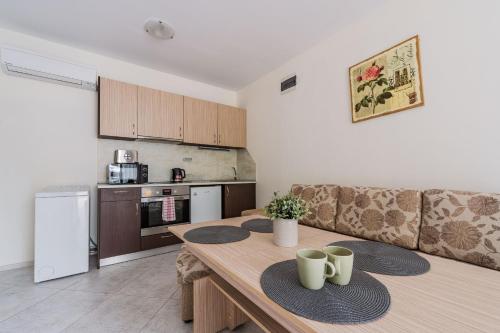 Кухня або міні-кухня у ApartComplex Splendid
