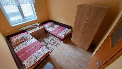 an overhead view of a small room with two beds at Apartmán Jaruška in Týn nad Vltavou