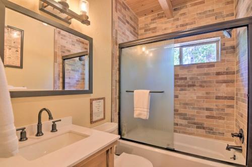 Gallery image of A-Frame Cabin Near Hiking and Biking Trails! in Duck Creek Village