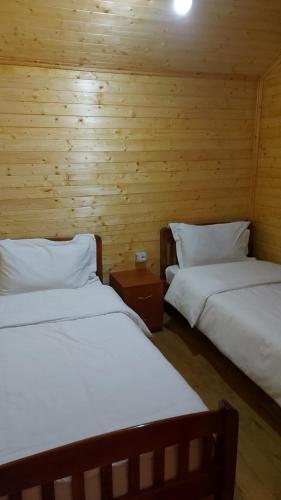 Ένα ή περισσότερα κρεβάτια σε δωμάτιο στο Camping Farm Shelegur