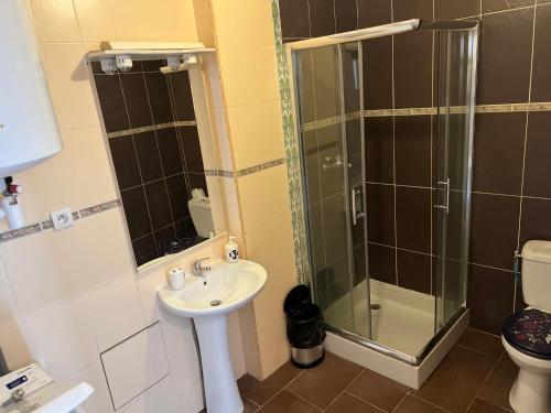 Kúpeľňa v ubytovaní appartement tout équipé proche de la gare de Narbonne