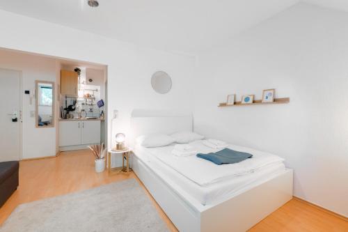 Postel nebo postele na pokoji v ubytování Stay Awesome - Schönfeld Apartment, Netflix und kostenloses Parken