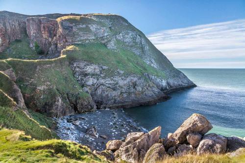 a large rock cliff next to the ocean at Sterling Bed & Breakfast in Llandudno