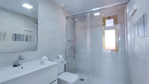 Koupelna v ubytování OleHolidays 233 Romana Playa vistas al mar