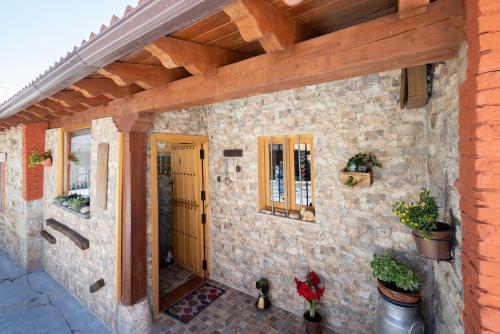 an outside view of a stone house with a wooden roof at Casa Rural Solapeña in Pallide