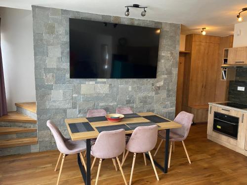 Dapur atau dapur kecil di Superb Mýto Apartment