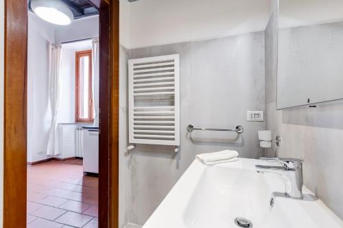A bathroom at BBL - Trevi 2Bdr Apartment