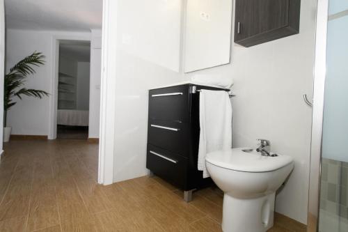 Kúpeľňa v ubytovaní Rentalmar Villa Covamar families only