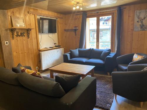 TV a/nebo společenská místnost v ubytování Arthur Chalet - Snow and Trek - Morzine centre