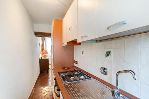 Una cocina o cocineta en Il piccolo fienile