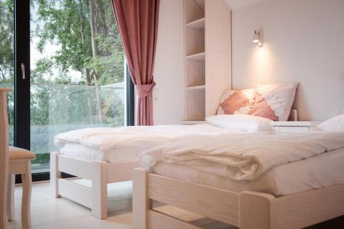 A bed or beds in a room at LUXURY OAK VILLAS