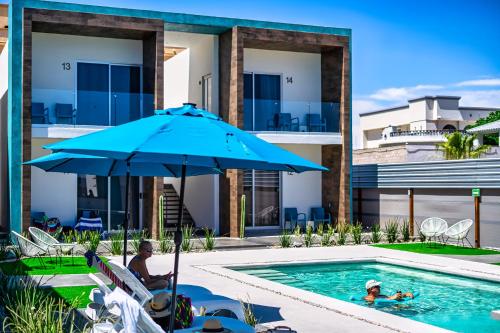 La alberca dentro o cerca de The Cove Boutique Hotel Adults Only