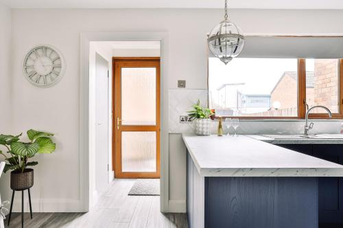 Gallery image of FAMILY TOWN HOUSE (with garden & private parking) in Belfast